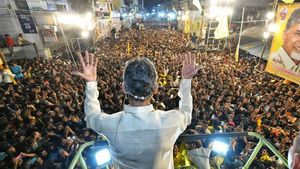 చంద్రబాబు సభలకు భారీ జనం - గెలుపుకు ముందస్తు సంకేతమా : అక్కడే కొత్త ట్విస్ట్.!?