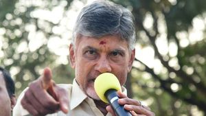 క్షమాపణ చెప్పిన చంద్రబాబు - ఆ బాధ్యత తనదేనంటూ..!!
