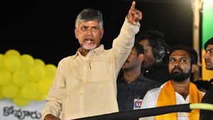 ప్రధాని మోదీ - నేను ఆ విషయంలో ఒక్కటే : జగన్ కు రిటర్న్ గిఫ్ట్ - చంద్రబాబు..!!