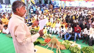 చంద్రబాబు వ్యూహం... 'తటస్తుల కోటా'!