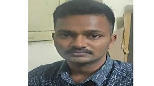 Constable: కన్నింగ్ కానీస్టేబుల్, లక్షల్లో లంచం, బ్యాంక్ అకౌంట్ లో జమ, క్రికెట్ బెట్టింగ్, రివర్స్ ! 