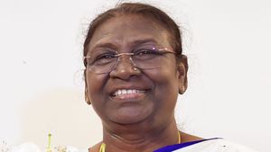 విశాఖకు అరుదైన గౌరవం - ఢిల్లీని కాదని తొలిసారి ! రాష్ట్రపతే తరలివచ్చి మరీ.. !
