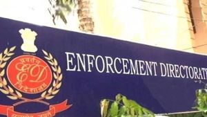  ED Raids: ఏపీలో ఈడీ సోదాల కలకలం - టార్గెట్ ఎవరు..!!