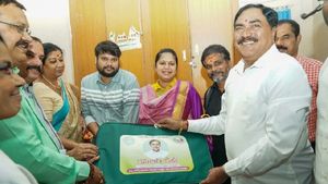 ప్రభుత్వ ఆసుపత్రులు పేదలకు వరం.!కేసీఆర్ కిట్ అద్బుతమైన పథకమన్న ఎర్రబెల్లి.!