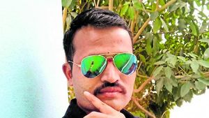 Lady teacher: ఇంట్లో మొగుడు, స్కూల్ లో ప్రియులు, పాత ప్రియుడి చేతిలో కొడుకు ! 