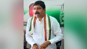 వైఎస్ ఆస్తికే వారసుడు-జగన్ ను సీఎం చేయమని చెప్పలేదు-ఏపీసీసీ ఛీఫ్ సంచలన కామెంట్స్
