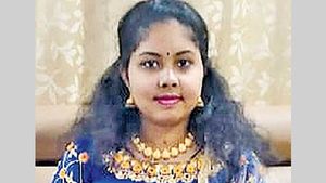 విషాదం: జేఎన్టీయూ భవనంపై నుంచి దూకి విద్యార్థిని ఆత్మహత్య