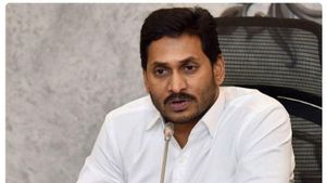 సచివాలయ ఉద్యోగులపై జగన్ సర్కార్ సీరియస్ ?  ఇకపై కొత్త రూల్ !  సీఎస్ తనిఖీలు !