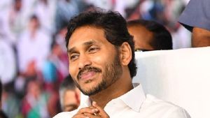 సీఎం జగన్ 2024 విజయం ధీమా వెనుక - ఆ నలుగురు...!!