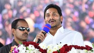 ఈ భార్య కాకుంటే మరో భార్య - దత్తపత్రుడు ఇలా : చంద్రబాబు అలా - సీఎం జగన్ ఫైర్..!!