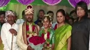 ఇంట్లో పనిచేసే యువకుడి పెళ్లికి హాజరైన కల్వకుంట్ల కవిత