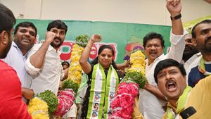 నో రెస్ట్! ఇక దేశ వ్యాప్తంగా..: బీజేపీపై తగ్గేదే లేదంటు కల్వకుంట్ల కవిత, గొంతు నొక్కేస్తారా?