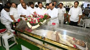  Kaikala Satyanarayana: కైకాల సత్యనారాయణకు నివాళులు అర్పించిన సీఎం కేసీఆర్..