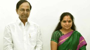 KCRను కలిసిన ఎమ్మెల్సీ కవిత