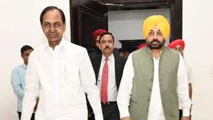 కేసీఆర్‌తో పంజాబ్ సీఎం భగవంత్ సింగ్ మాన్ భేటీ: రాజకీయాలపై చర్చ, త్వరలో ఢిల్లీలో.!