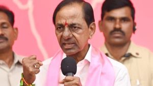 YS 'కుయ్ కుయ్' అంటే... KCR 'టింగ్ టింగ్' మంటున్నారు!!