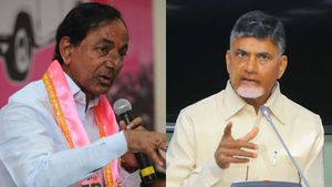   ఏపీలోనూ చంద్రబాబును వదలని కేసీఆర్ - ఢిల్లీ నేతలతో కలిసి: వైసీపీకే దక్కేలా..!!