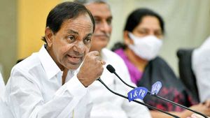 కేసీఆర్‌తో లంచ్ మీట్ - ``ఆప్`` ఫార్ములా..!!