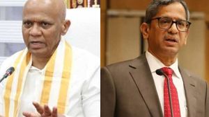  టీటీడీ ఈవో ధ‌ర్మారెడ్డి కుటుంబంలో విషాదం - మాజీ సీజేఐ ఎన్వీ రమణ ఓదార్పు..!!
