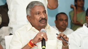 ఉరవకొండలో వైసీపీ బ్రదర్స్ పోరు - అందుకే ఓడిపోతున్నాం : మంత్రి పెద్దిరెడ్డి సీరియస్..!!