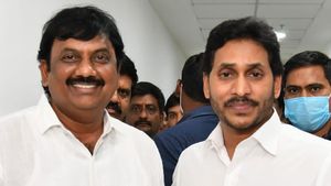 జగన్ సభలో ఎమ్మెల్యే పెట్ల ఊర మాస్ డైలాగ్స్ జాతర: అయ్యన్నపాత్రుడికి సెగ తగిలేలా