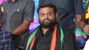 తగ్గేదే లేదు - పైలట్ రోహిత్ రెడ్డి కీలక నిర్ణయం..!!
