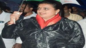 వైఎస్ జగన్ వద్ద మార్కులు కొట్టేసిన రోజా..!!