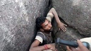 43 గంటల నరకయాతన: షోడరాజును కాపాడిన అధికారులు, ఆస్పత్రికి తరలింపు