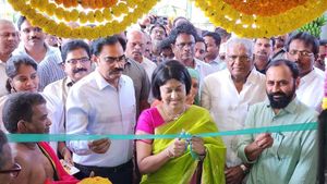 శ్రీలక్ష్మి చేతుల మీదుగా.. బోణీ