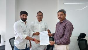  వ్యూహకర్తకు చెక్- 30వ తేదీన- నోటీసుల్లో కీలకాంశాలు..!! 