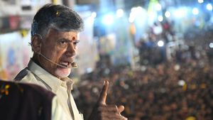 సెల్ ఫోన్లు ఎవరి వల్ల వచ్చాయి..చెప్పండి తమ్ముళ్లు