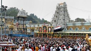 రేపు అర్ద్రరాత్రి నుంచే శ్రీవారి వైకుంఠ ద్వార దర్శనం - భక్తుల అనుమతి ఇలా..!!
