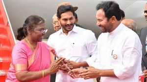 రాష్ట్రపతికి ఘనస్వాగతం