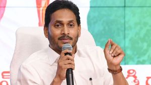 ఇది సరైన పద్దతి కాదు -ఆ ఛాన్స్ ఇవ్వద్దు: మంత్రులకు తేల్చి చెప్పిన సీఎం జగన్ ..!!