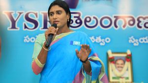 కేసీఆర్, టీఆర్ఎస్‌పై షర్మిల మళ్లీ ఘాటు విమర్శలు: 4న అక్కడ్నుంచే పాదయాత్ర