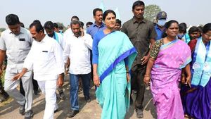 వైఎస్ షర్మిల పాదయాత్ర షోకాజ్ నోటీసులకు వైఎస్సార్టీపీ లీగల్ సెల్ వివరణ.. సీపీ ఏమన్నారంటే!!