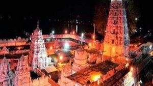 Vaikunta Ekadasi: ఆలయాలకు వైకుంఠ ఏకాదశి శోభ.. పోటెత్తిన భక్తులు..