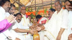 మరో పురాతన ఆలయాన్ని అభివృద్ధి చేయనున్న కేసీఆర్: వరంగల్‌లో హరీశ్ రావు