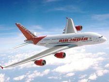 Air India విమానంలో మూత్రవిసర్జన చేసిన ప్రయాణికుడి అరెస్ట్- పైలట్, సిబ్బందికి నోటీసులు