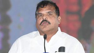 ఏప్రిల్లో వైజాగ్ వెళ్లిపోతున్నాం.. ఇప్పుడేం వద్దు..! విద్యాశాఖాధికారులకు బొత్స కీలక సంకేతం !
