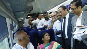 విజయవాడ-సికింద్రాబాద్ వందే భారత్ రైల్లో తనిఖీలు-ప్రయాణికుల ఫీడ్ బ్యాక్ ఇదే..!