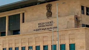 జీవో నెంబర్ 1 - హైకోర్టు కీలక నిర్ణయం..!!