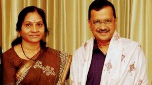 ఆమ్ ఆద్మీ పార్టీకి ఇందిరా శోభన్ రాజీనామా: కేసీఆర్‌తో కేజ్రీవాల్ దోస్తీనే కారణం!