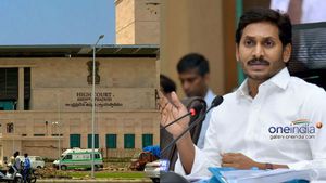 సలహాదారుల వివాదంపై ఏపీ హైకోర్టు ఫైర్ ! రాజకీయాలు బయటే చూసుకోండి..ఎలా హ్యాండిల్ చేయాలో..