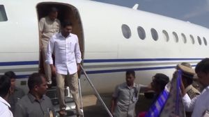 జగన్ విమానంలో సాంకేతిక లోపం-గన్నవరం ఎయిర్ పోర్టుకు రిటర్న్- ఎమర్జెన్సీ ల్యాండింగ్