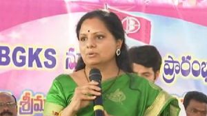 రామప్ప ఆలయంలో కవిత పూజలు: బీఆర్ఎస్ దూసుకెళ్తోందంటూ బీజేపీ, కాంగ్రెస్‌పై విమర్శ
