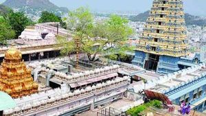 సోషల్ మీడియాలో బెజవాడ కనకదుర్గమ్మ మూలవిరాట్, అంతరాలయ వీడియోలు.. కొత్త వివాదం!!