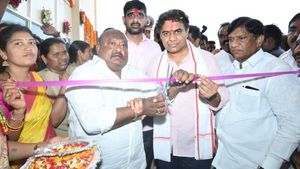 ఎవరికి దేవుడు? ఎందుకు దేవుడు?
