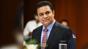  KTR: ట్విట్టర్‍లో వీడియో పోస్ట్ చేసిన కేటీఆర్.. చూస్తే ఆగమే ఇగ..!