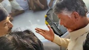 చంద్రబాబు ఉగ్రరూపం - నన్ను జైళ్లో వేయండి..!!